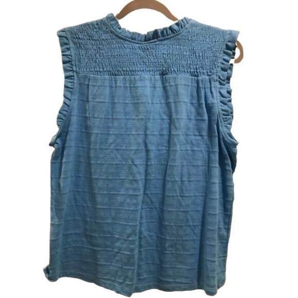 Women's Medium Top Sleeveless Y-neck Cotton St John's Bay w/ smocking Blue NEW - Picture 2 of 2